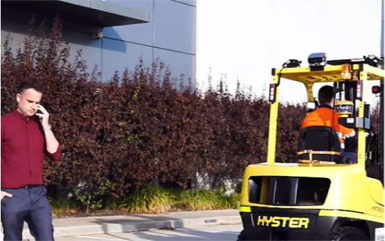 Forklift Safety Tips for Pedestrians – What Every Employee Needs to Know